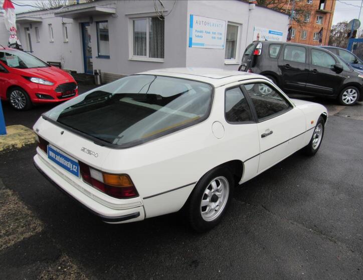 Porsche 924 6