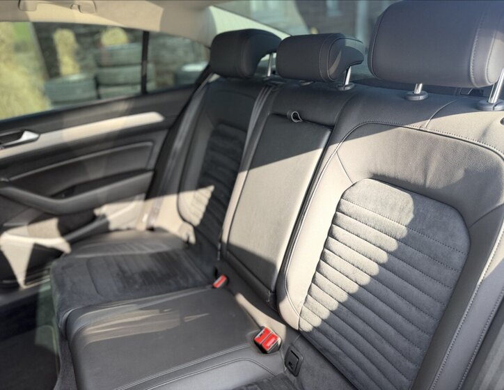 Volkswagen Passat Sedan / Limuzína 2,0 l 110 kw