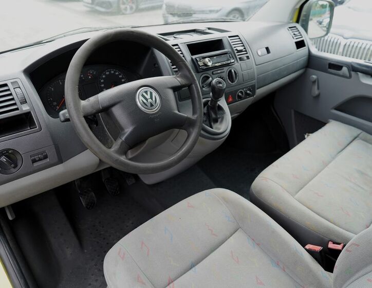 Volkswagen Caravelle 11