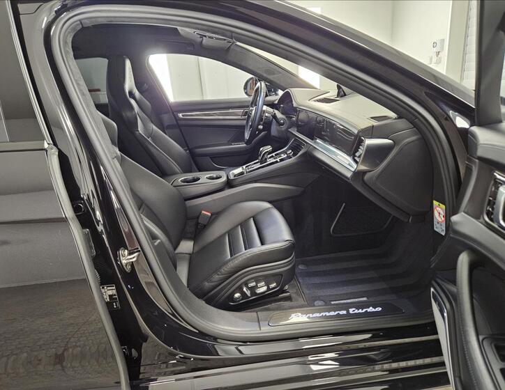 Porsche Panamera 18