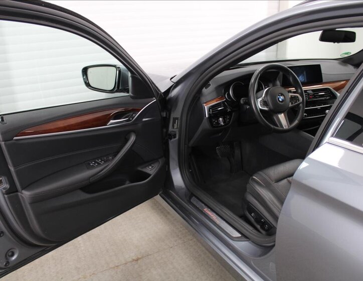 BMW Řada 5 Kombi 2,0 l 140 kw