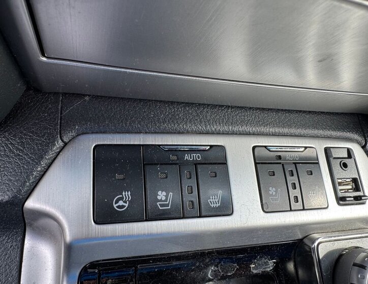 Toyota Land Cruiser SUV / Terénní 4,5 l 186 kw