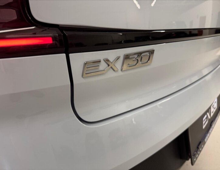 Volvo EX30 CUV / Crossover 0,0 200 kw