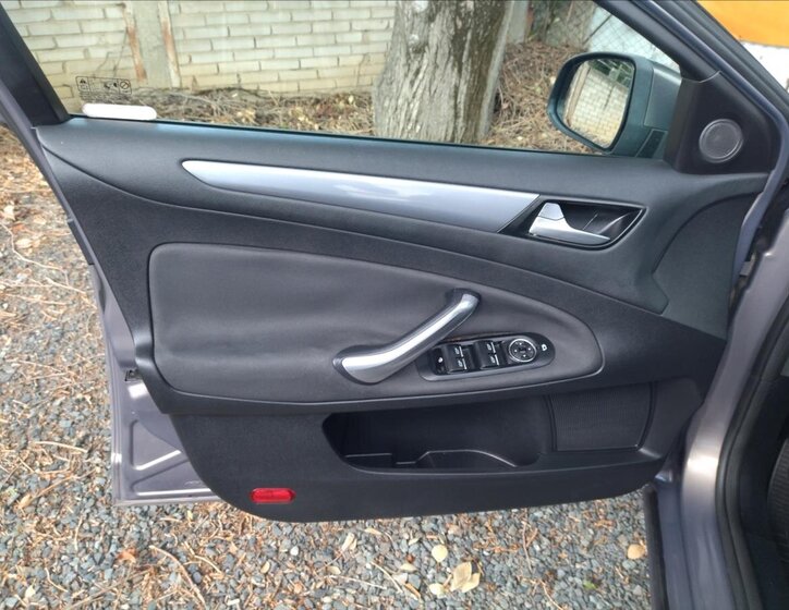 Ford Mondeo Kombi 2,0 l 120 kw