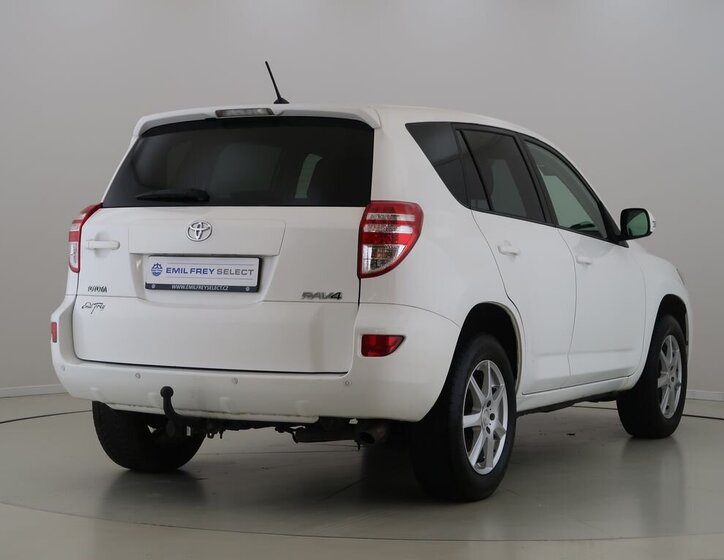 Toyota RAV4 SUV / Terénní 2,0 l 116 kw