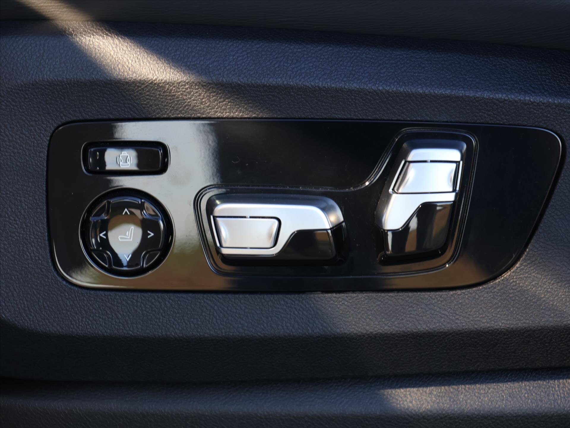 BMW X5 SUV / Terénní 3,0 l 250 kw