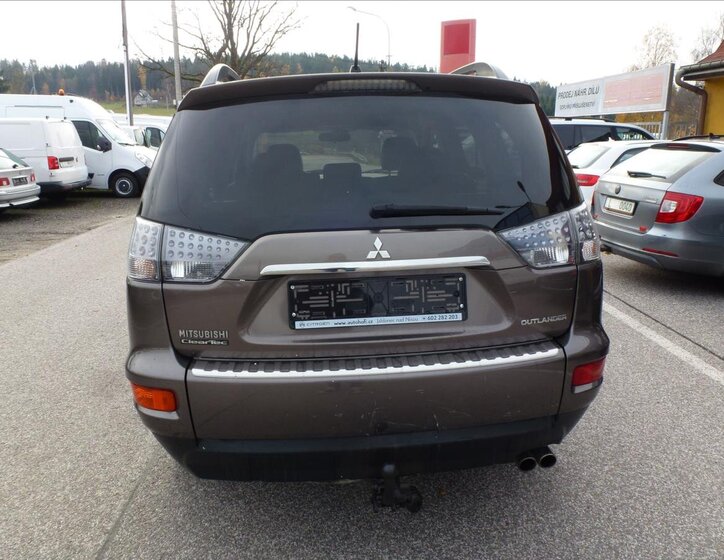 Mitsubishi Outlander 11