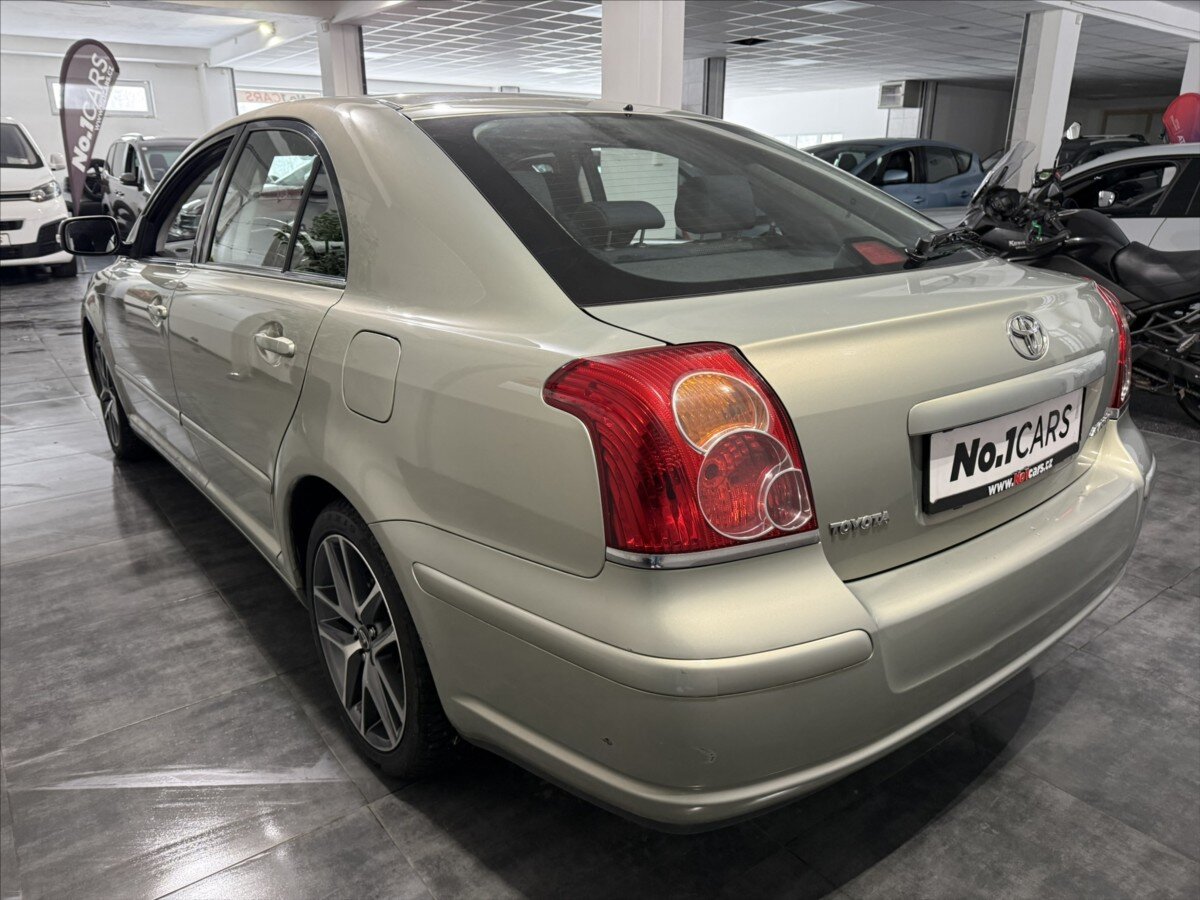 Toyota Avensis Liftback 1,8 l 95 kw