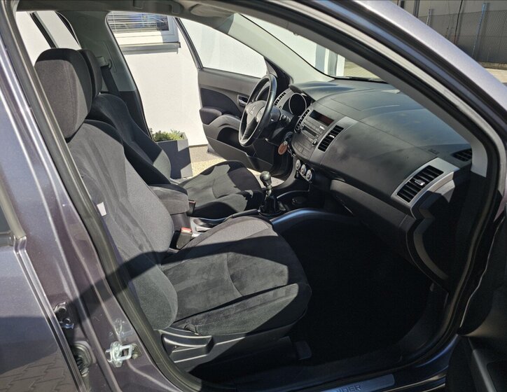 Mitsubishi Outlander SUV / Terénní 2,2 l 115 kw