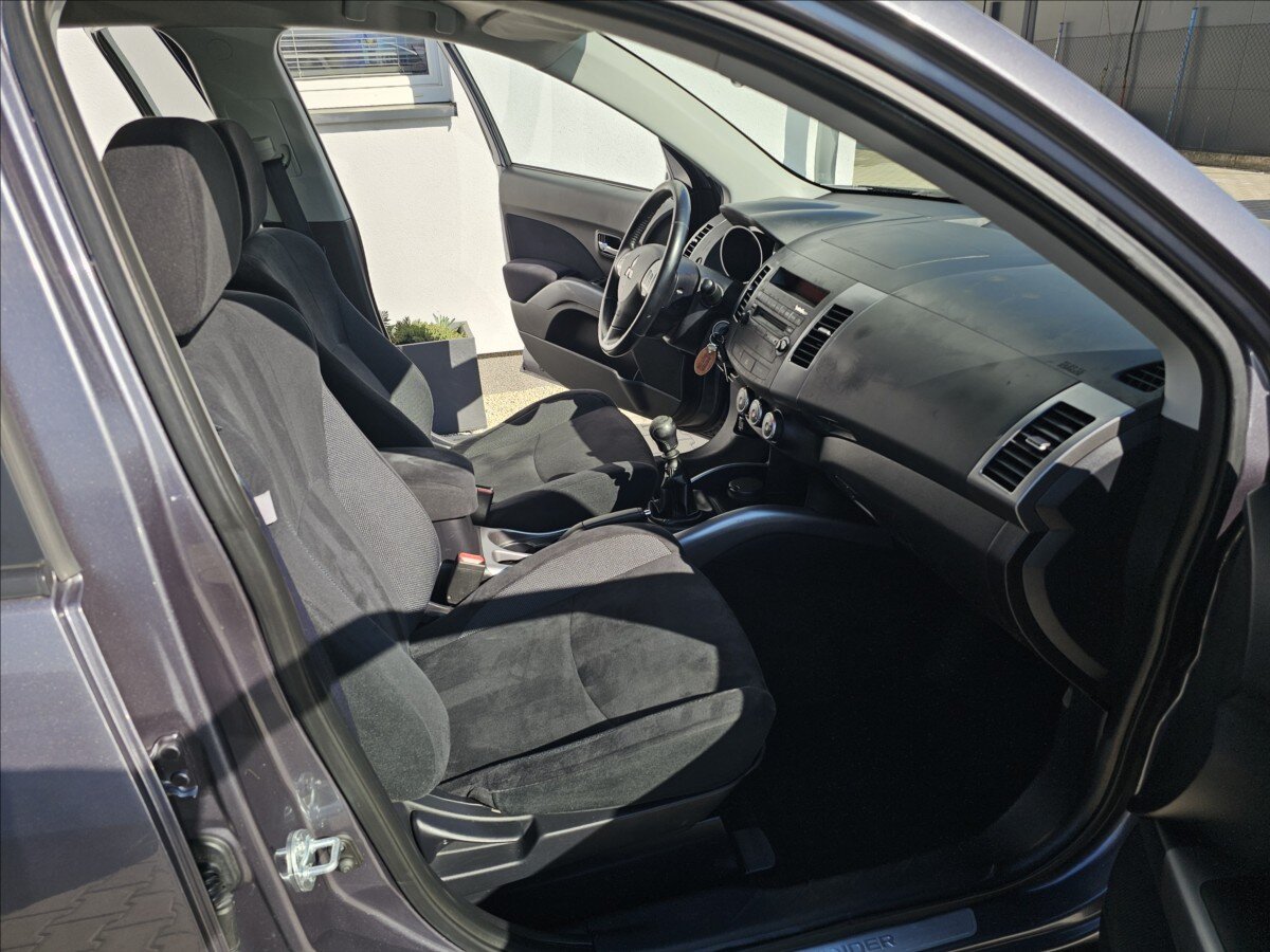 Mitsubishi Outlander SUV / Terénní 2,2 l 115 kw