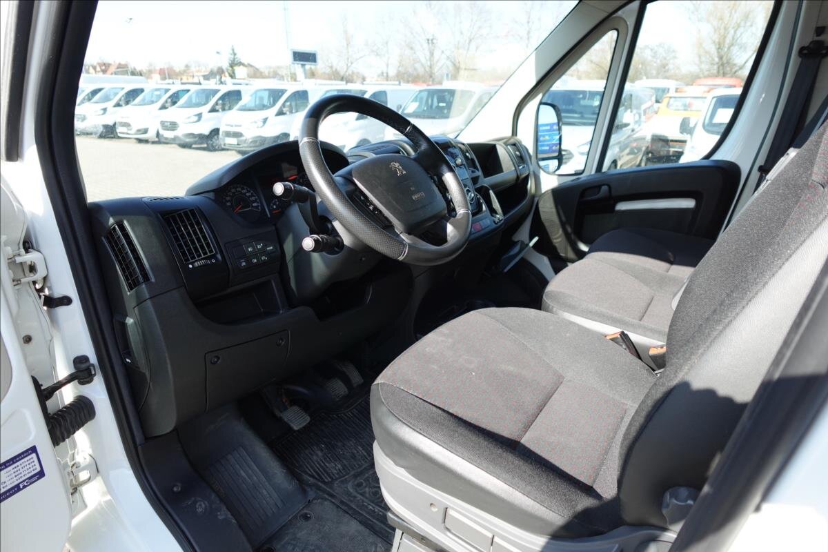Peugeot Boxer Valník 2,2 l 121 kw