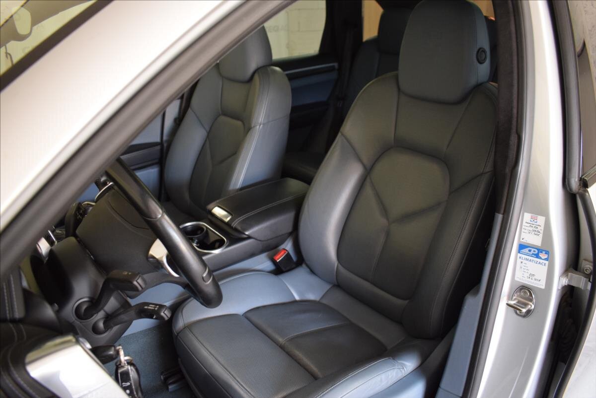 Porsche Cayenne SUV 4,8 l 405 kw