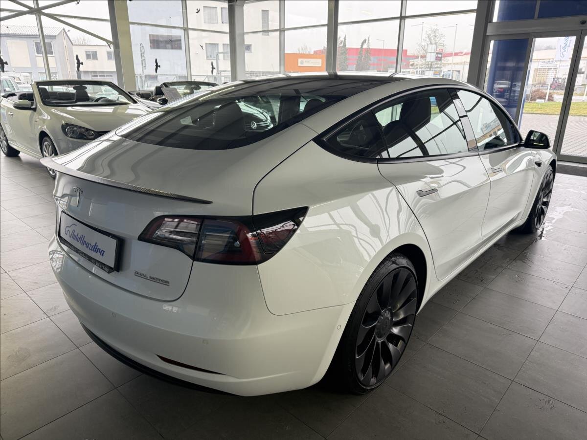 Tesla Model 3 Sedan / Limuzína 0,0 377 kw