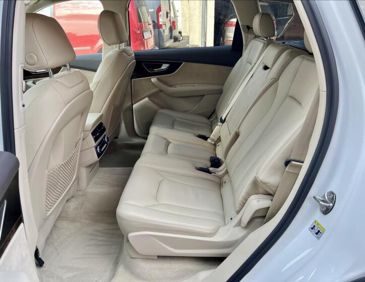 Audi Q7 13