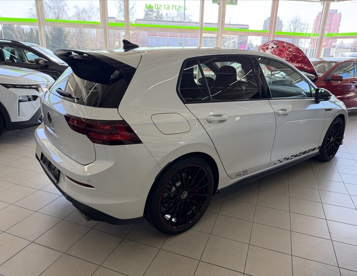 Volkswagen Golf Hatchback 2,0 l 221 kw