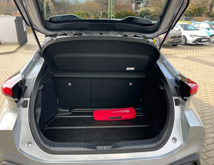 Toyota C-HR SUV / Terénní 2,0 l 112 kw