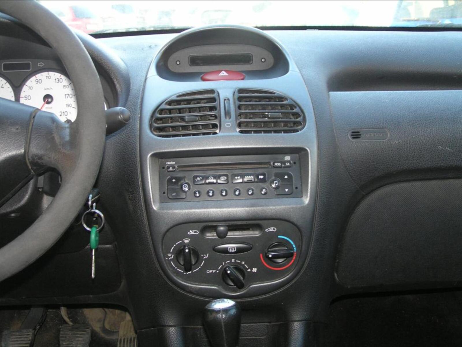 Peugeot 206 13