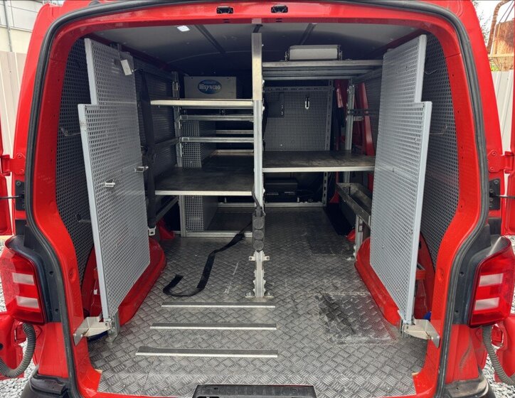 Volkswagen Transporter Skříň 2,0 l 110 kw