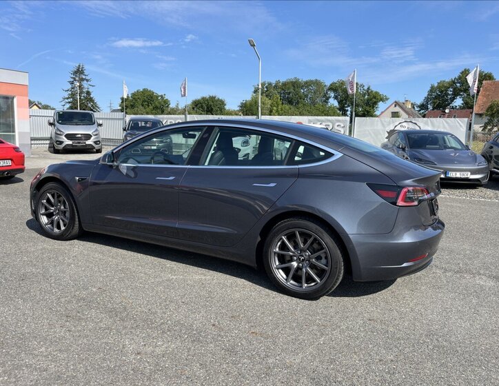 Tesla Model 3 9