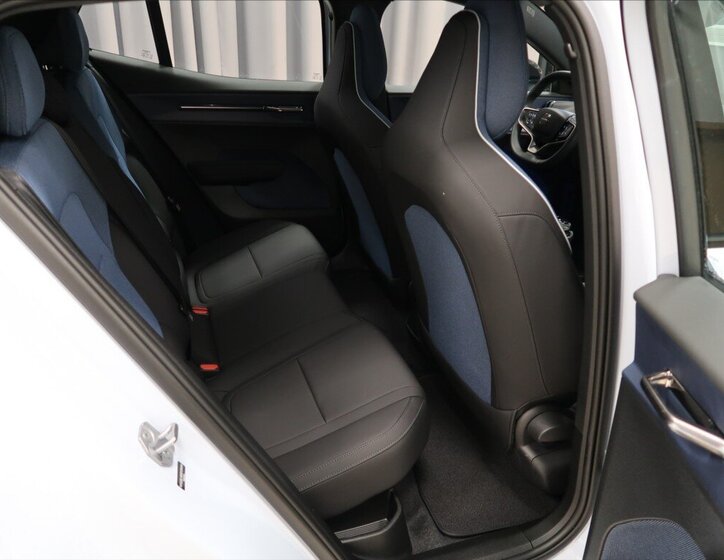 Volvo EX30 SUV / Terénní 0,0 200 kw