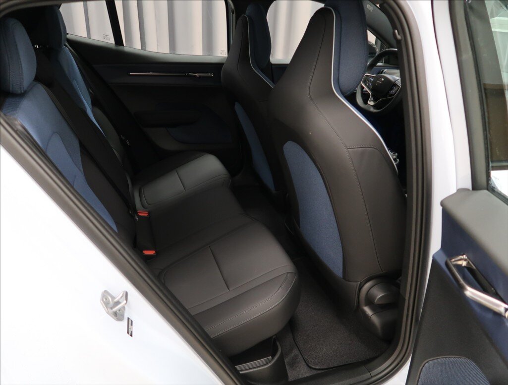 Volvo EX30 SUV / Terénní 0,0 200 kw
