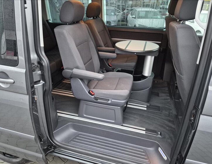 Volkswagen Multivan 16