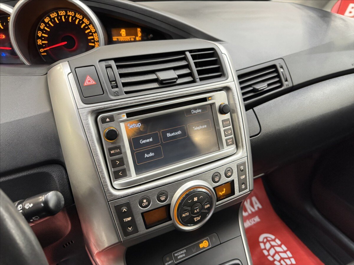 Toyota Verso Kombi 2,0 l 93 kw