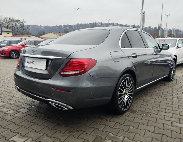 Mercedes-Benz Třídy E Sedan 3,0 l 190 kw