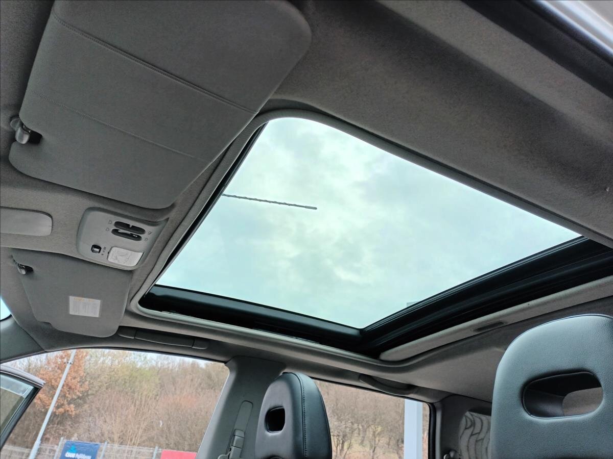 Nissan X-Trail SUV / Terénní 2,5 l 121 kw