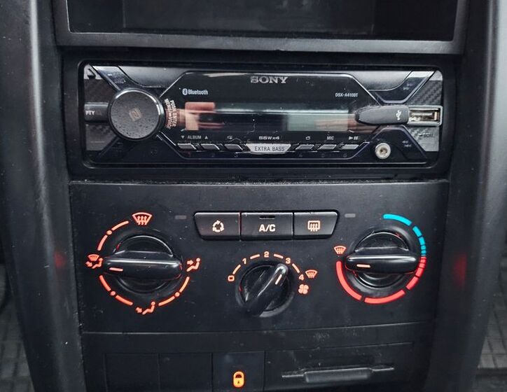 Peugeot 207 Hatchback 1,4 l 50 kw