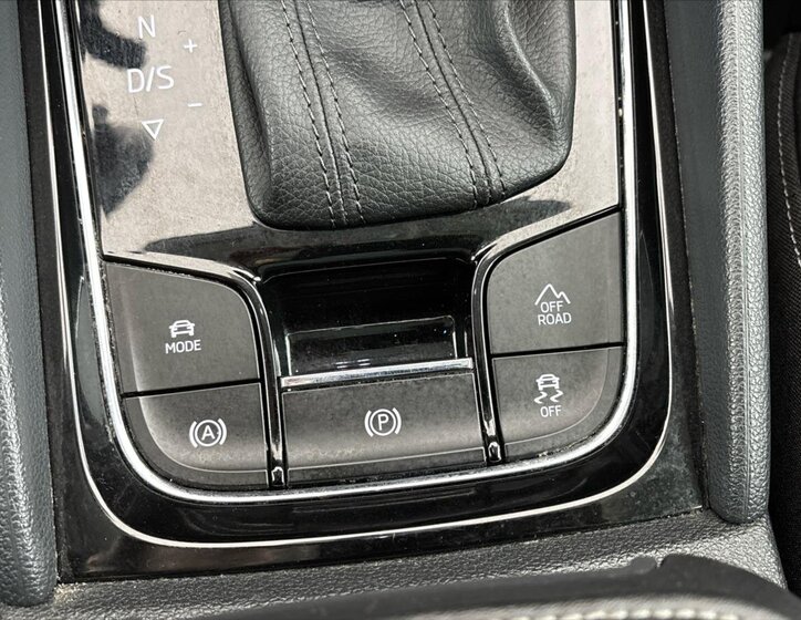 Škoda Karoq SUV / Terénní 1,5 l 110 kw