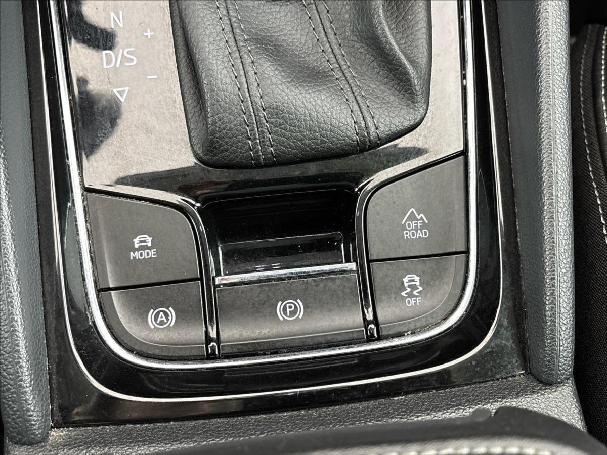 Škoda Karoq SUV / Terénní 1,5 l 110 kw