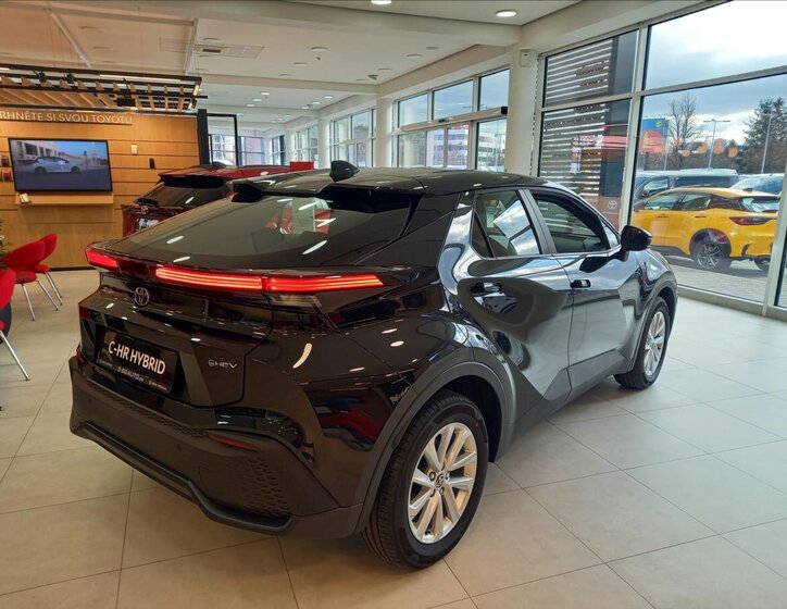 Toyota C-HR SUV / Terénní 1,8 l 103 kw
