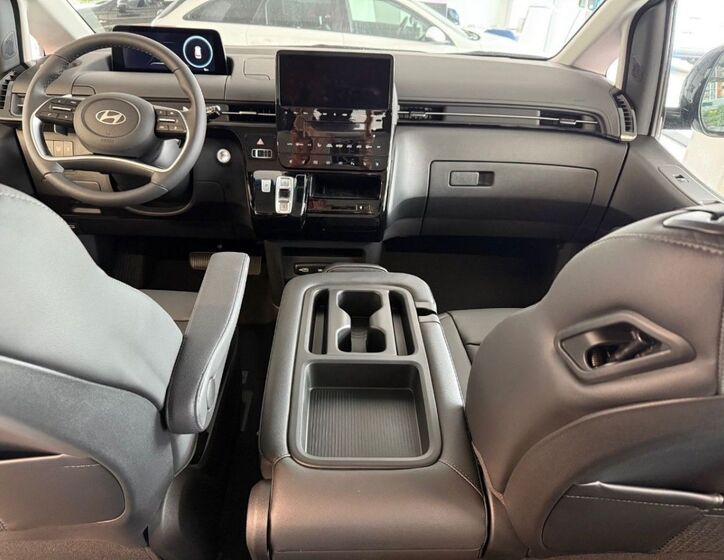Hyundai Staria 8