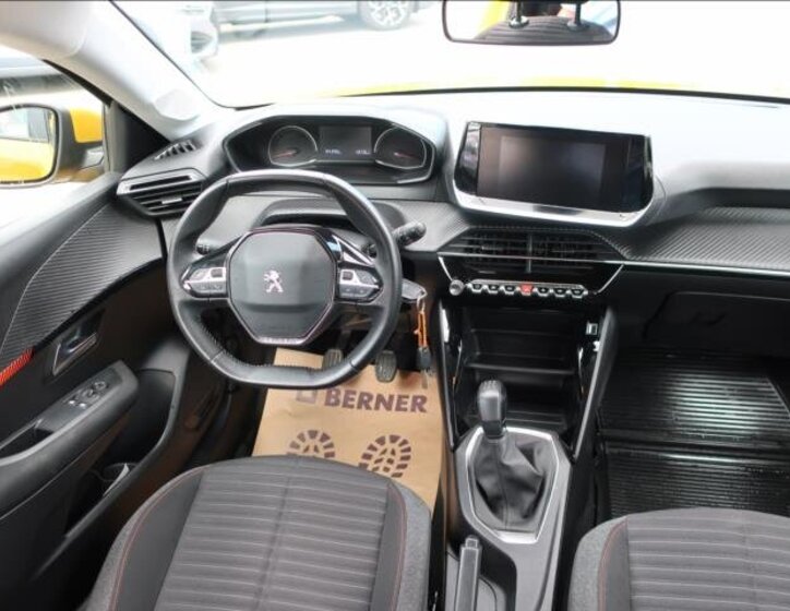 Peugeot 208 16