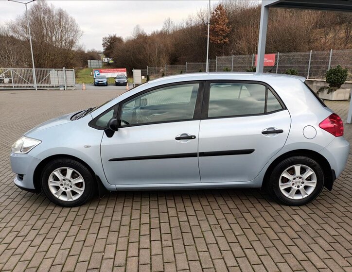Toyota Auris Hatchback 1,4 l 66 kw