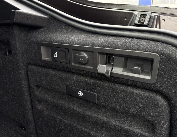 Škoda Superb Sedan / Limuzína 2,0 l 140 kw