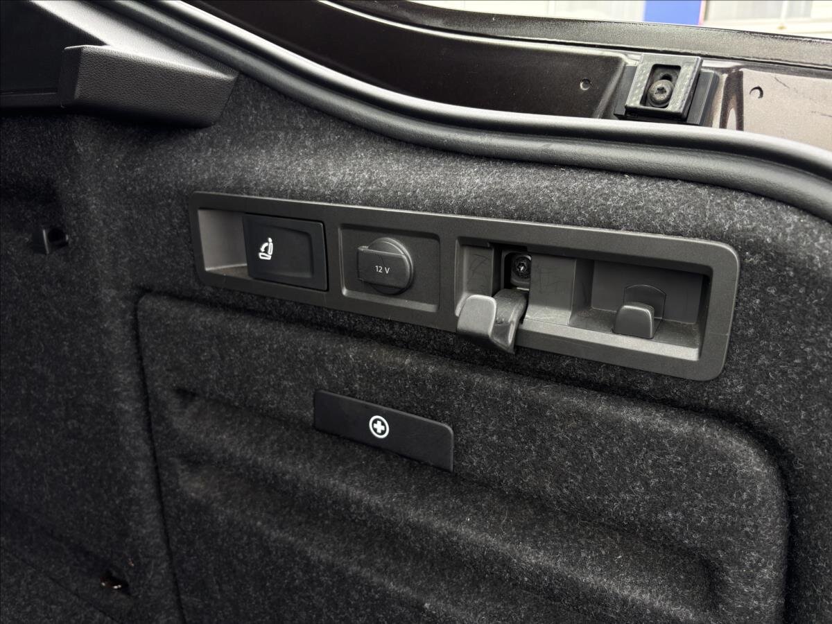 Škoda Superb Sedan / Limuzína 2,0 l 140 kw