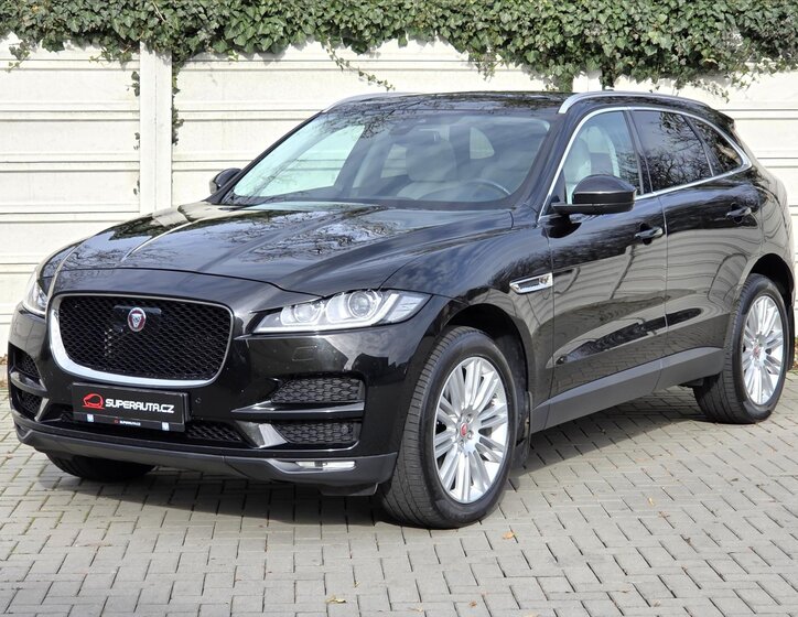Jaguar F-Pace SUV / Terénní 3,0 l 221 kw