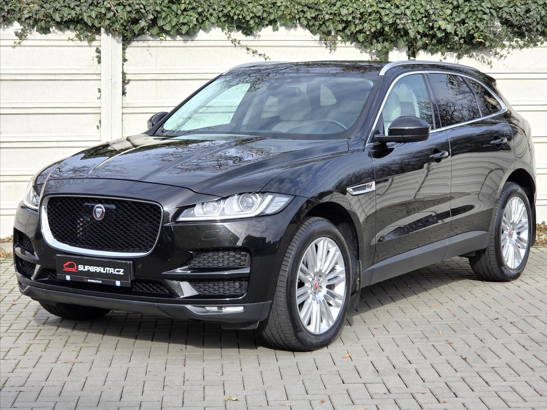 Jaguar F-Pace SUV / Terénní 3,0 l 221 kw