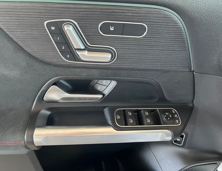 Mercedes-Benz EQB 10