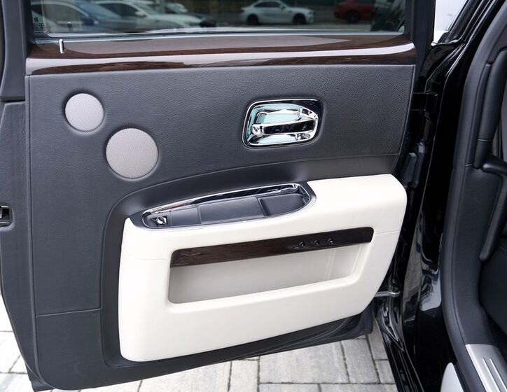 Rolls-Royce Ghost Sedan 6,6 l 420 kw