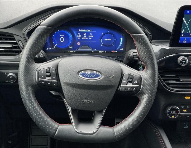 Ford Kuga SUV / Terénní 1,5 l 88 kw