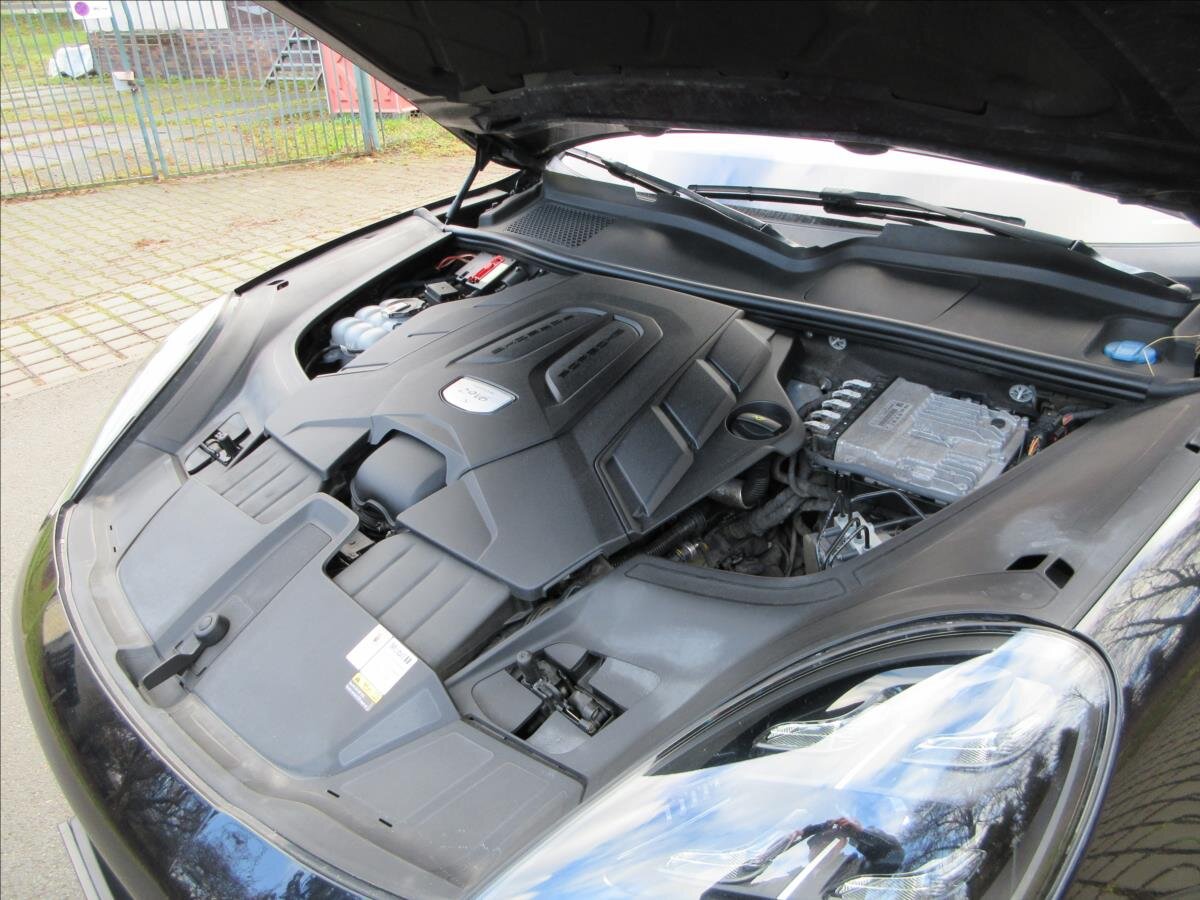 Porsche Cayenne Kombi 2,9 l 324 kw