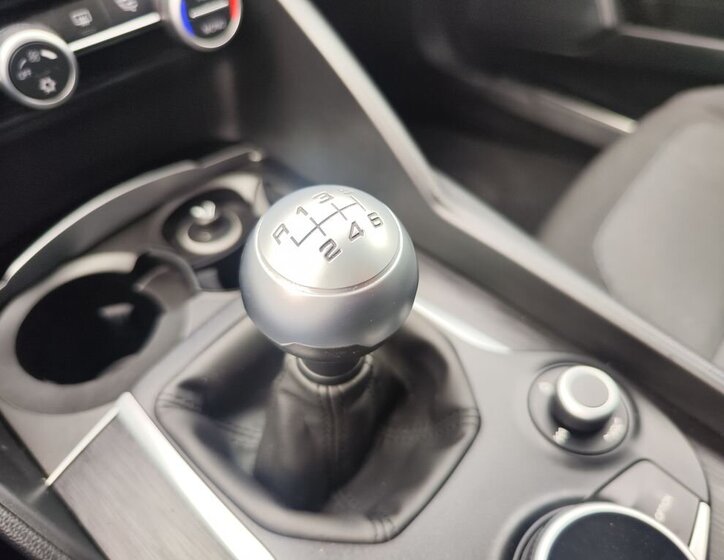 Alfa Romeo Giulia Sedan / Limuzína 2,1 l 110 kw