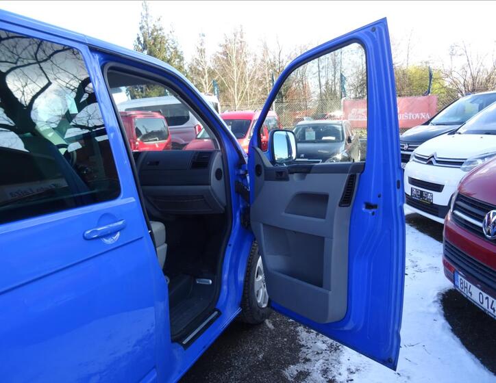 Volkswagen Caravelle 17