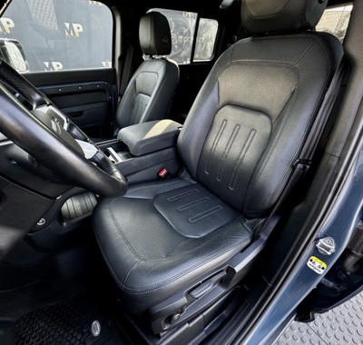 Land Rover Defender 17