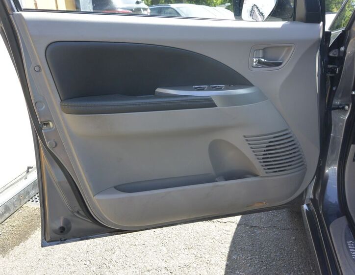 Mitsubishi Grandis 9