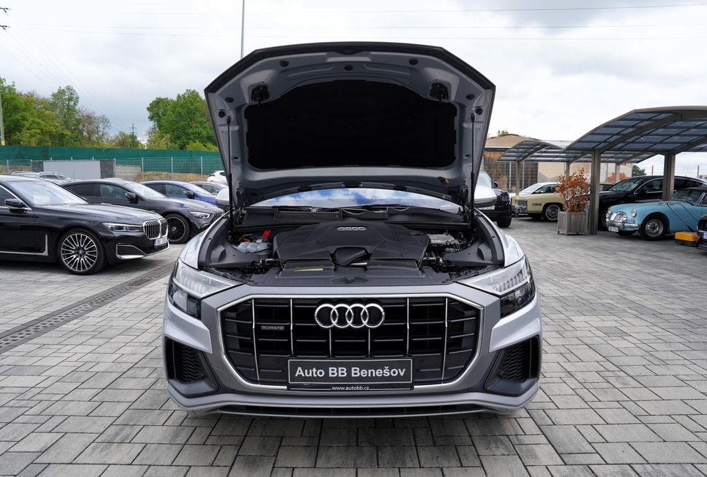 Audi Q8 SUV / Terénní 3,0 l 250 kw