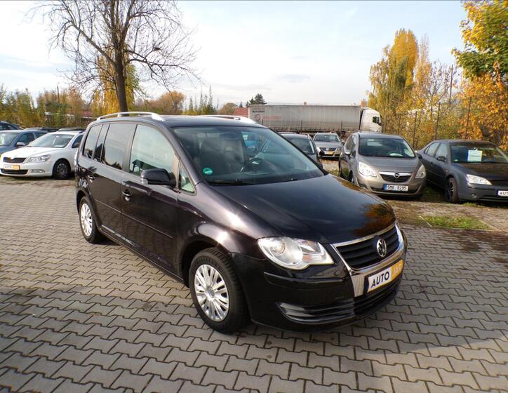 Volkswagen Touran 1